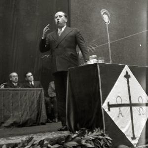 img/Mitin_de_José_María_Gil_Robles,_lider_de_la_CEDA_(Confederación_Española_de_Derechas_Autónomas),_en_las_instalaciones_de_un_frontón_(2_de_7)_-_Fondo_Marín-Kutxa_Fototeka.jpg