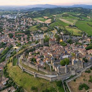 img/800px-1_carcassonne_aerial_2016.jpg