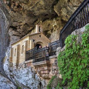 img/santa-cueva-de-covadonga_888.jpg