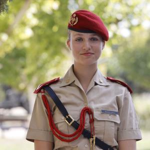 img/leonor uniforme.jpg