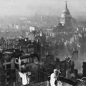 img/londres bombardeada.jpg