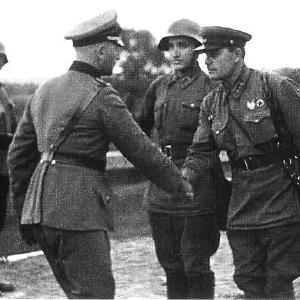 img/saludo sovieticos y nazis.jpg